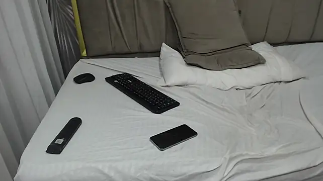 tombakker stripchat live cam model