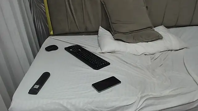 tombakker stripchat live cam model