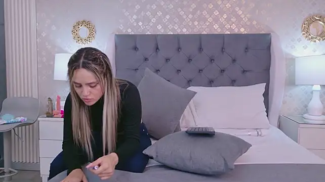 ZoeWilliis stripchat live cam model