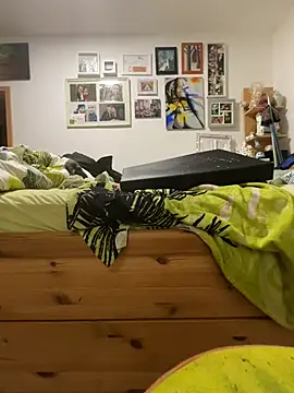 Yogirebell stripchat live cam model