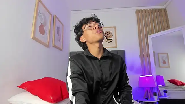 Adams__Bobby stripchat live cam model
