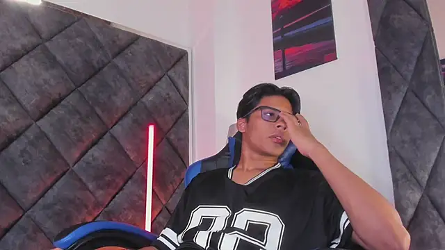 LiamKron stripchat live cam model