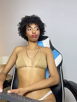 Kiara_Kamau_XXX stripchat live cam model