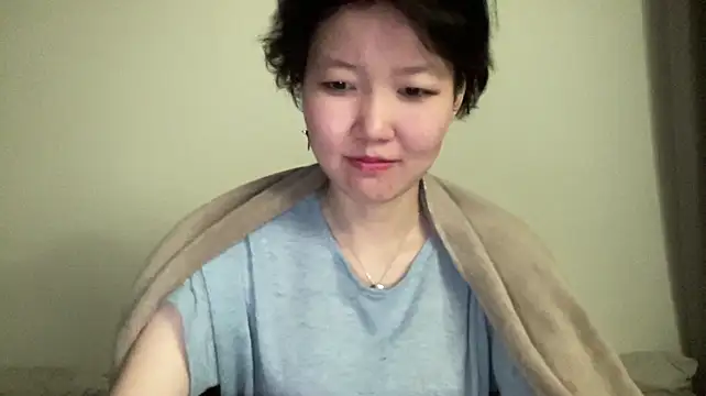 warmdew stripchat live cam model
