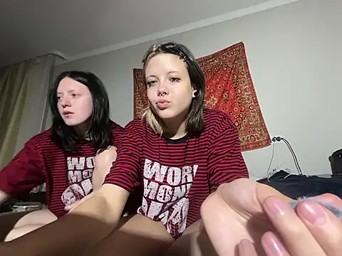 StrawberryDuo stripchat live cam model