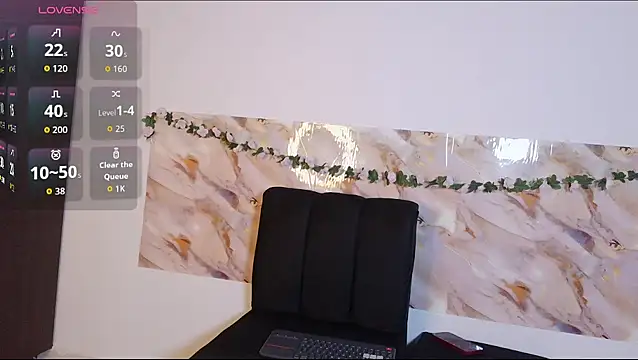 Valentinna01 stripchat live cam model