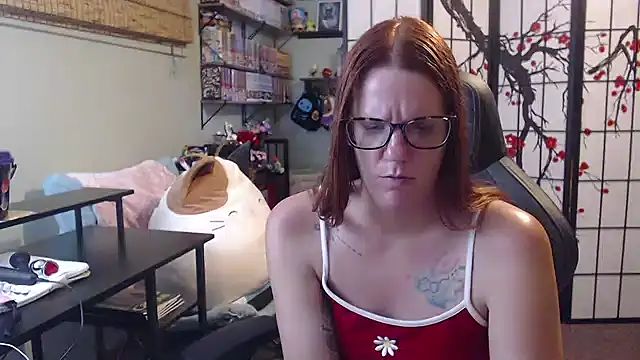 Sarahtineke stripchat live cam model