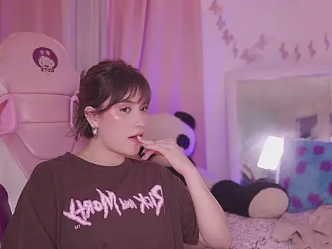 lLiaMackenzie1_ stripchat live cam model