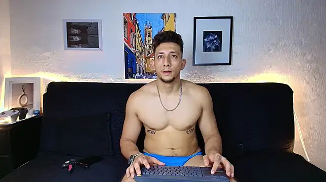 SR_EMILIOCUM stripchat live cam model