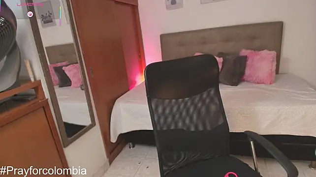 Miley_Baker stripchat live cam model