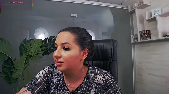 BustyAllyy stripchat live cam model