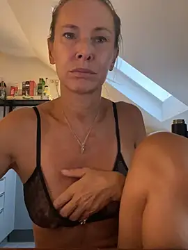 blondi2077 stripchat live cam model