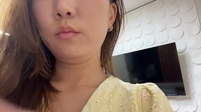 Naomi33 stripchat live cam model