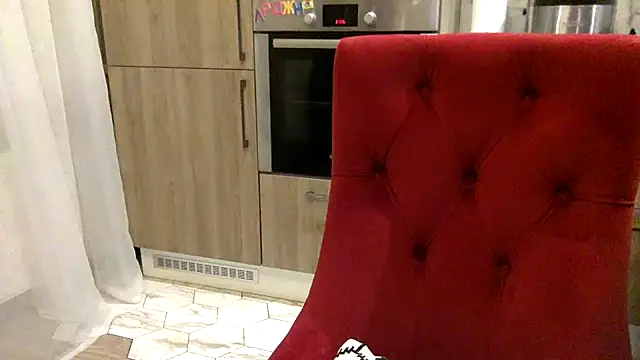 Veriyaa stripchat live cam model
