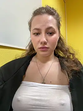AsynaYuuki stripchat live cam model