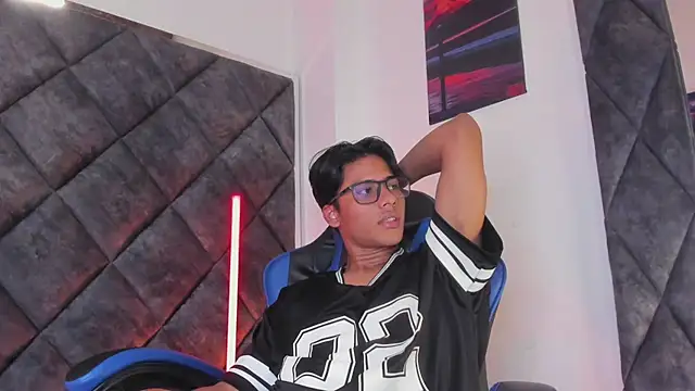 LiamKron stripchat live cam model
