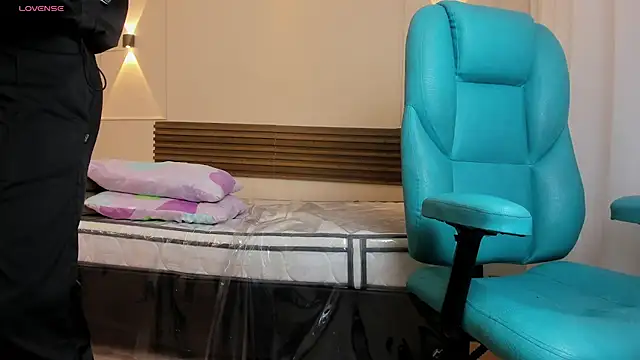 Max_saenz stripchat live cam model