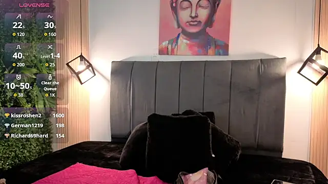 Jullzz__ stripchat live cam model