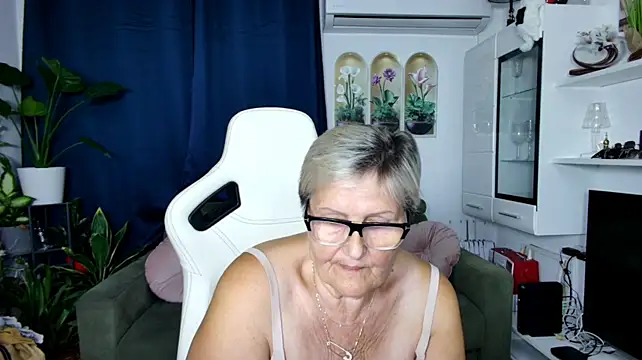 Selenna57 stripchat live cam model