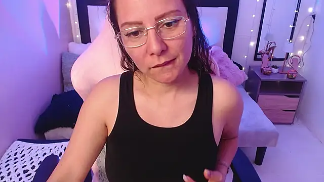 camila_delarosa stripchat live cam model