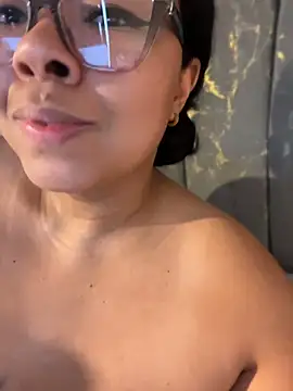 XMara stripchat live cam model
