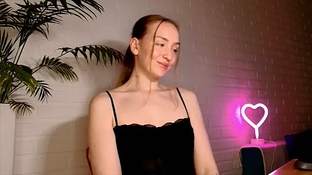 WhitePrincessLuna stripchat live cam model