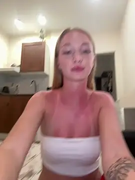 HelloAsh123 stripchat live cam model