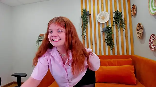 ChloeHalses stripchat live cam model