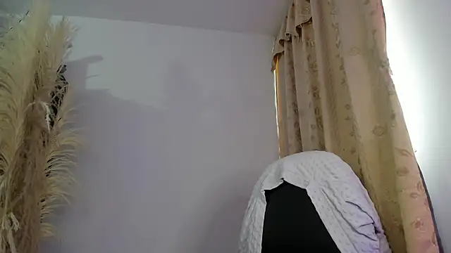 Alanah_connory stripchat live cam model