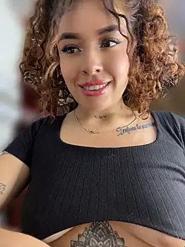 hally-jensen1 stripchat live cam model