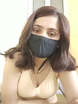 aravi4 stripchat live cam model