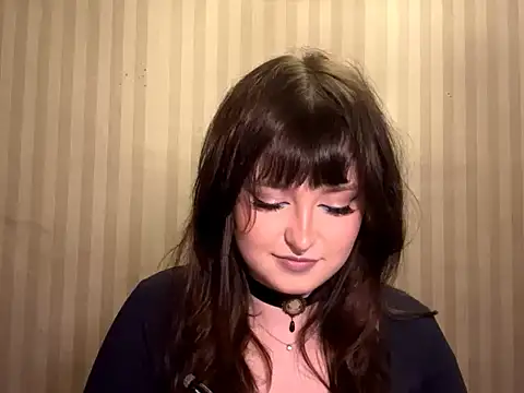 MedaFrerich stripchat live cam model