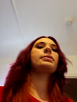 MaddieBaddieee stripchat live cam model
