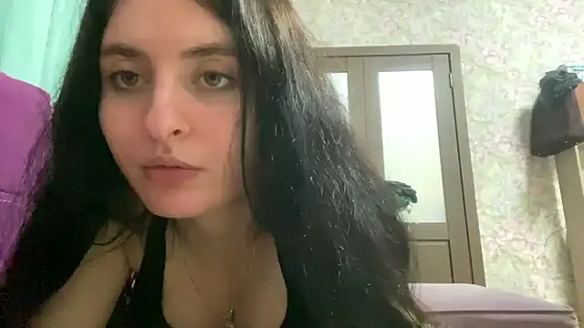 LucyOldershaw stripchat live cam model