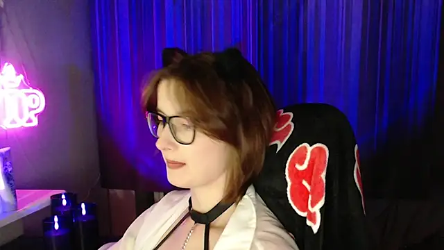 LunaXcherry stripchat live cam model