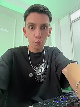 Liam_Fiire stripchat live cam model