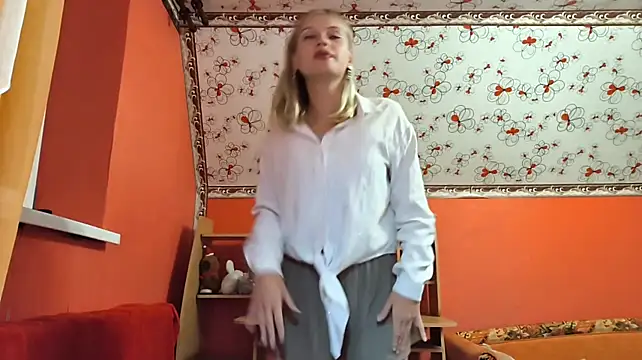LavelleHolbrook stripchat live cam model