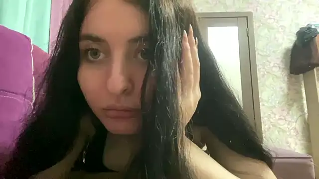 LucyOldershaw stripchat live cam model