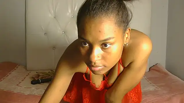 CreamyCaramelGrip stripchat live cam model