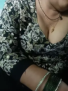 SANIYAMIRZA stripchat live cam model