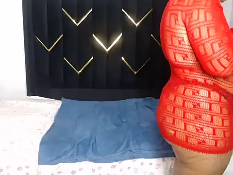 GrippingHoneyBunny stripchat live cam model