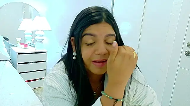 MiaSweet777 stripchat live cam model
