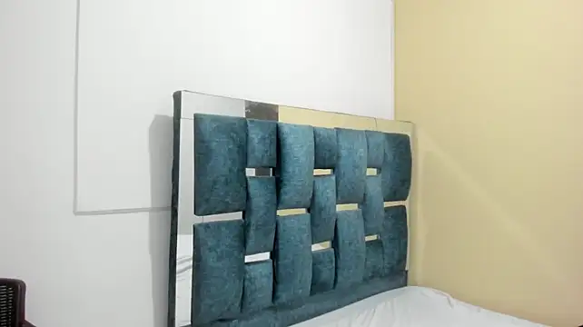 Apolo2025_ stripchat live cam model