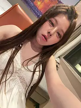 Alucky-0-22 stripchat live cam model