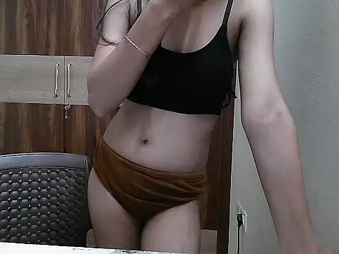 younglizasx stripchat live cam model