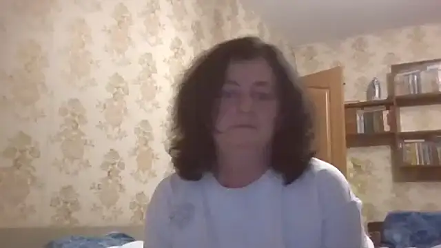 GypsiQueen2 stripchat live cam model