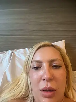 Juuhschmitt stripchat live cam model