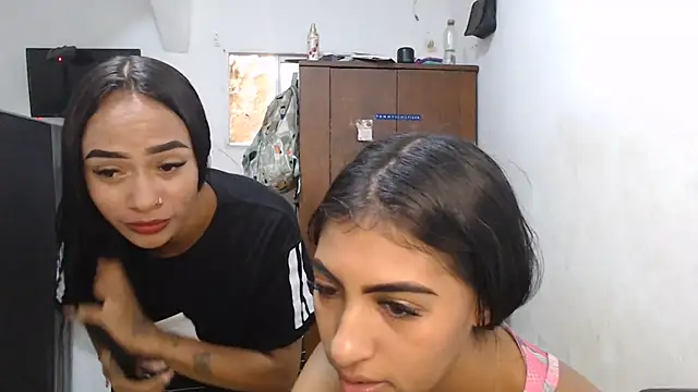 ricaslatinas1 stripchat live cam model