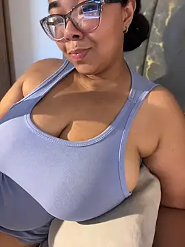 XMara stripchat live cam model