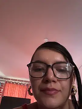 RoxanaBorns_ stripchat live cam model
